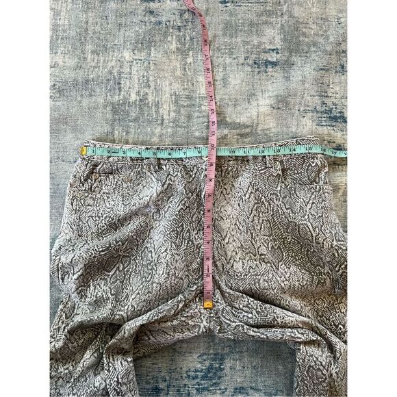 Ruby Rd Gray Snake Print Cropped Denim Jeans Size 10 - Picture 4 of 6